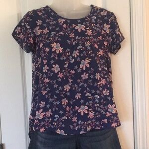 🎉 SALE Pink Rose short sleeve blouse